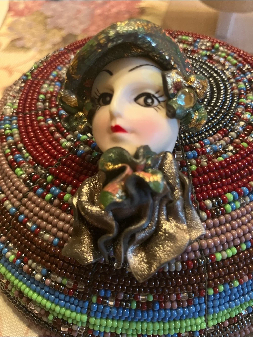 Art Deco - Style Flapper Lady Brooch